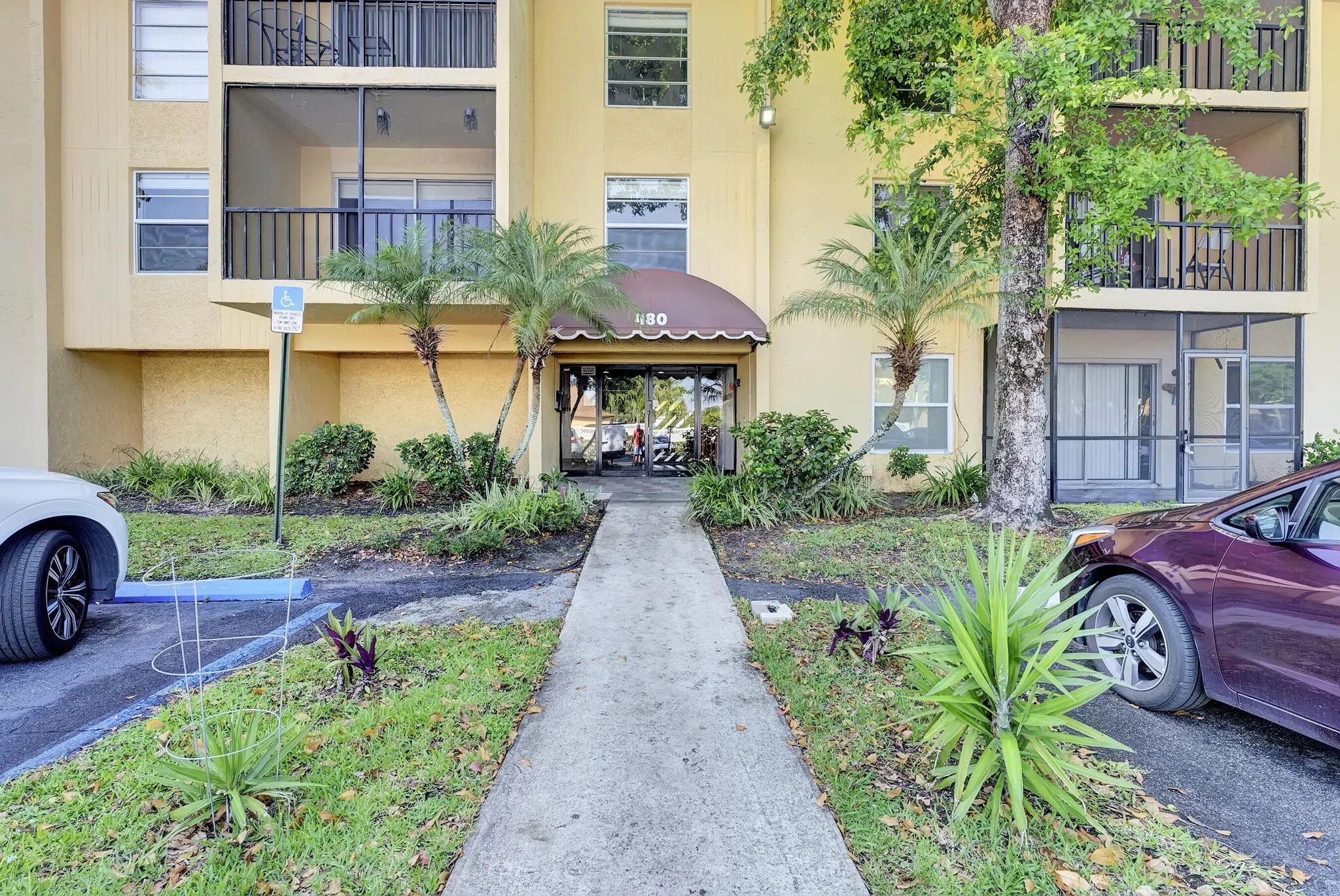 outside of building - 480 NW 20th St