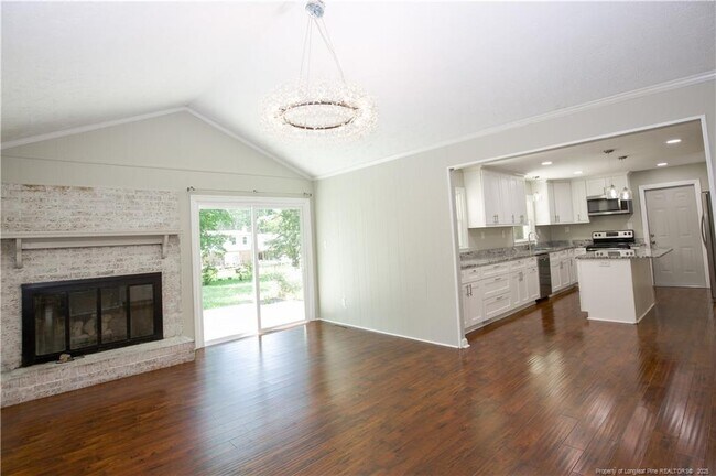 Building Photo - 906 N Glenwood Trail