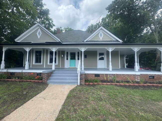 Primary Photo - 206 Lee St
