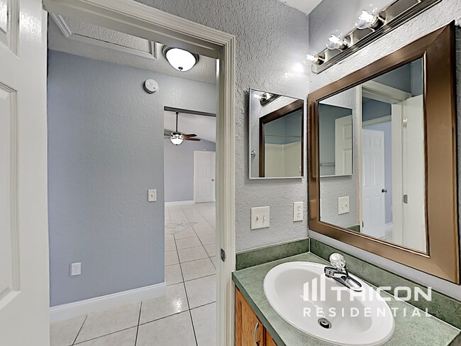 Building Photo - 871 Jarnac Dr