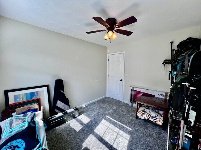 Building Photo - Charming 4 Bedroom home Near Virginia Beac...