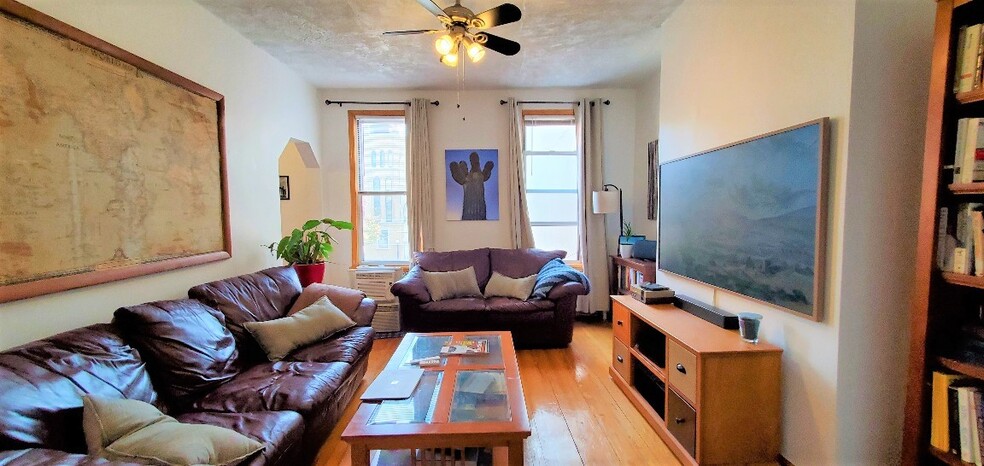 Primary Photo - 114 Park Ave