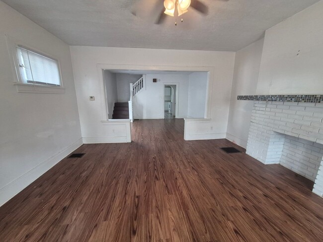 Building Photo - 1967-1969 Rugby