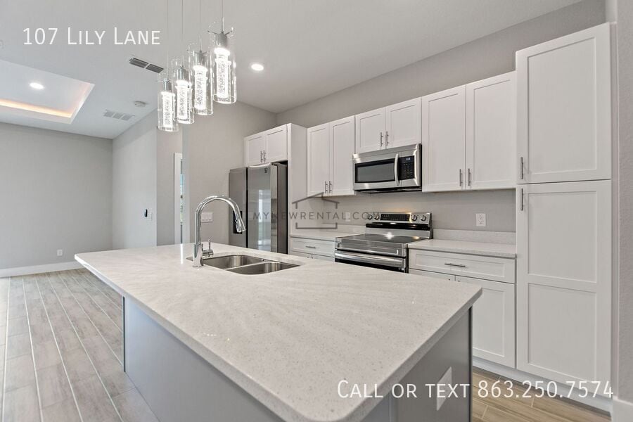 Building Photo - 107 Lily Ln