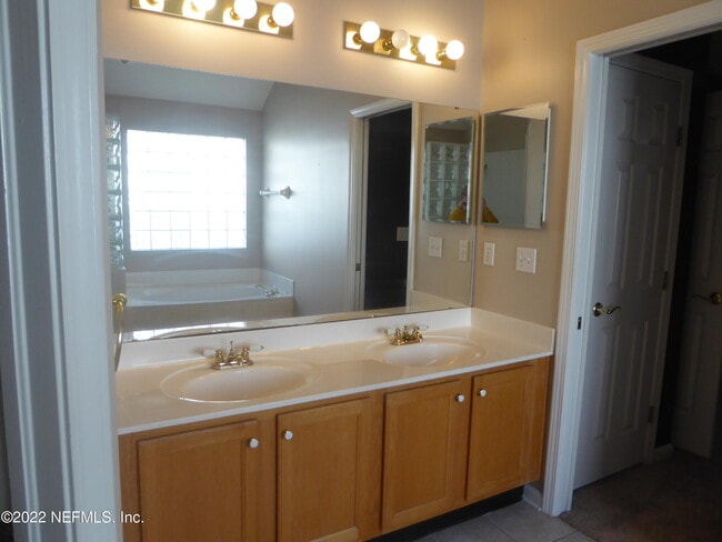 Building Photo - 8716 Canopy Oaks Dr