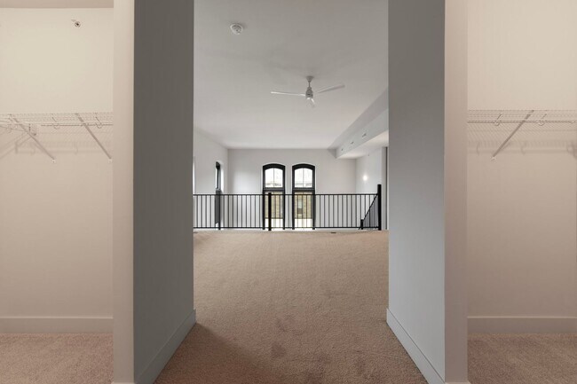 Building Photo - Burton One Bedroom Loft