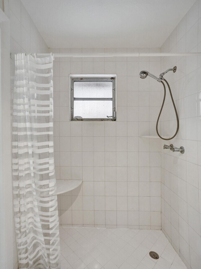 Building Photo - 3747 E Valley Green Dr