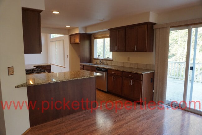 Building Photo - 12731 Plateau Cir NW