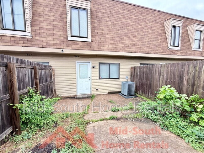 Building Photo - 1869 Poplar Woods Cir E