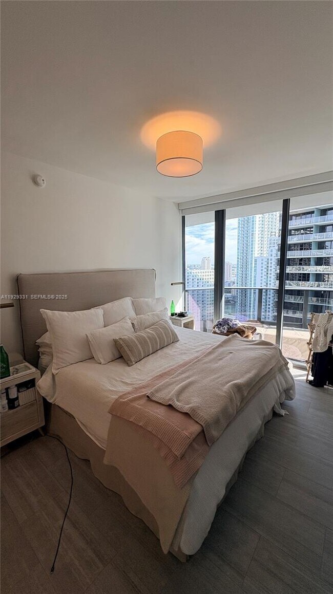 Building Photo - 1000 Brickell Plaza