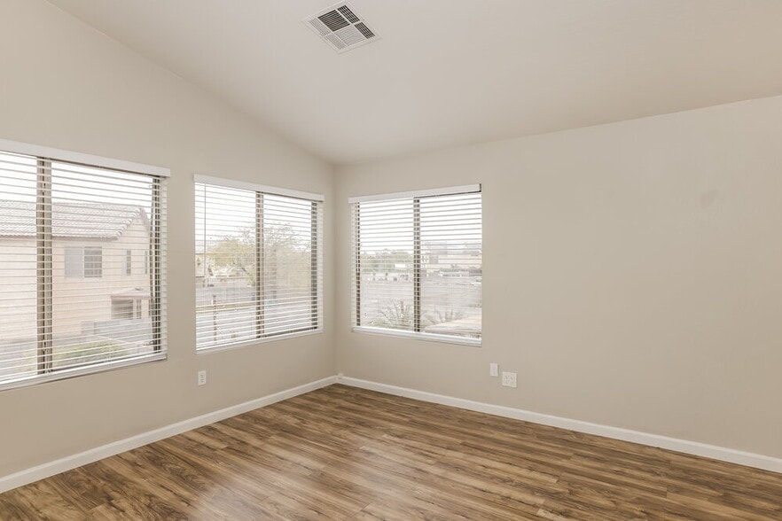 Building Photo - 10438 W Georgia Ave