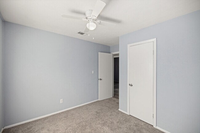 Building Photo - 354 Chicago Ave