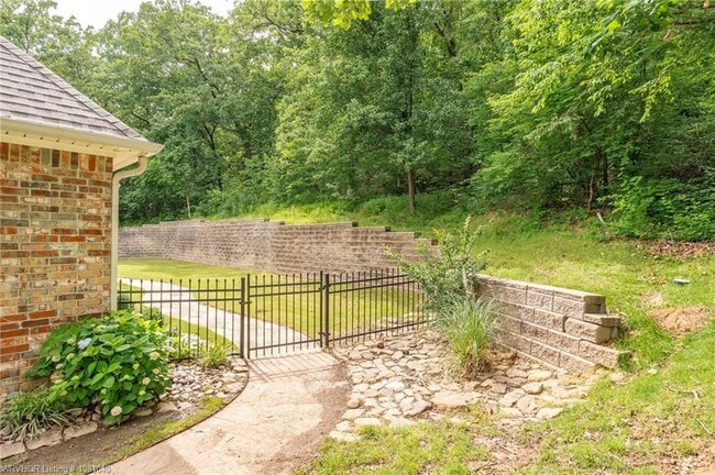 Building Photo - 2912 Cliff Dr