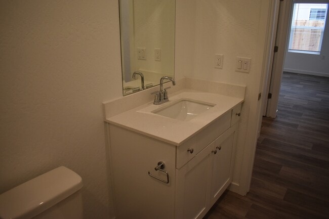 Building Photo - 4472 N San Miguel Ave