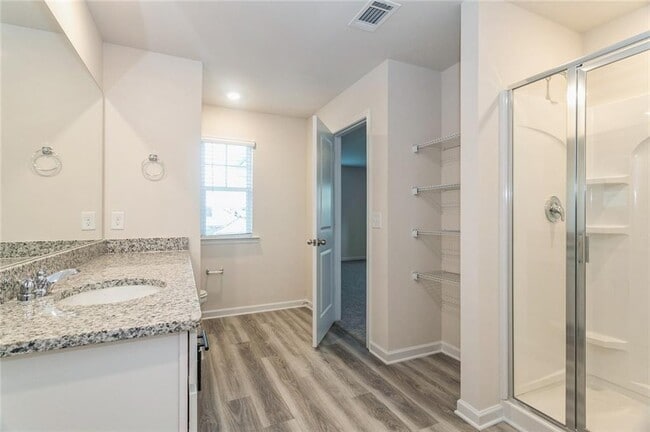 Building Photo - 631 Mackenzie Cv