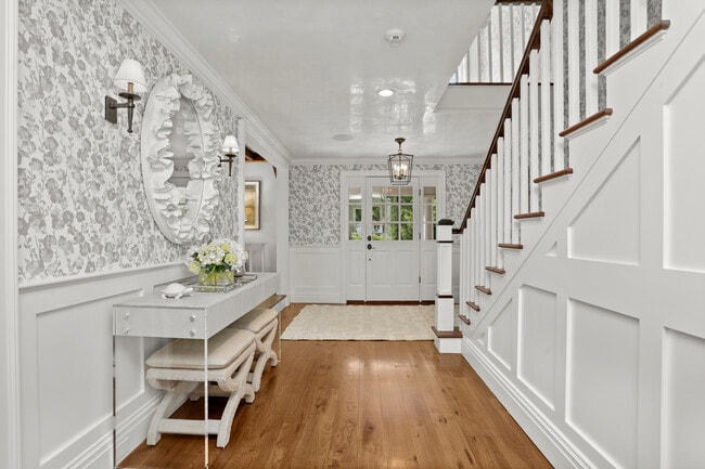 Building Photo - 141 W Norwalk Rd