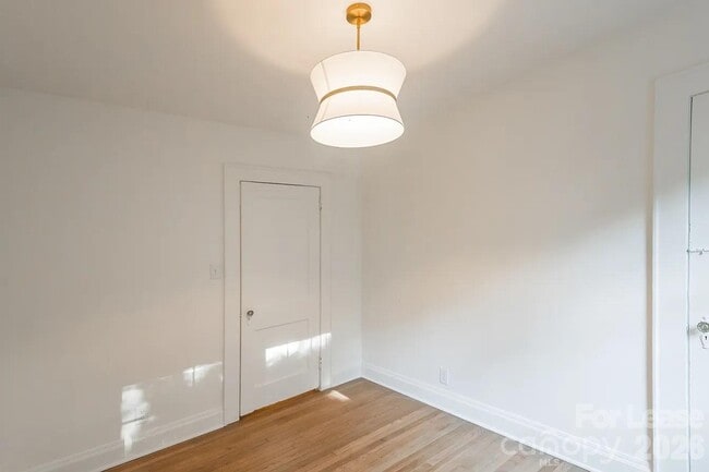 Building Photo - 152 W Park Ave