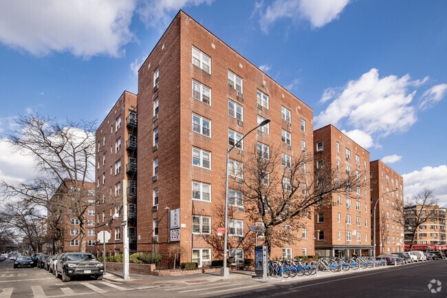 Building Photo - King Apartments