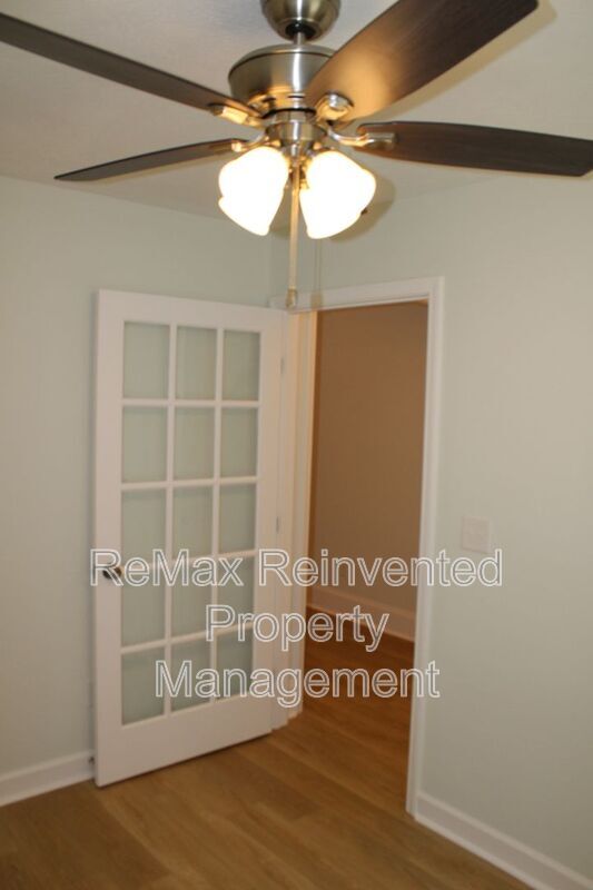 Building Photo - 921 Holbrook Dr