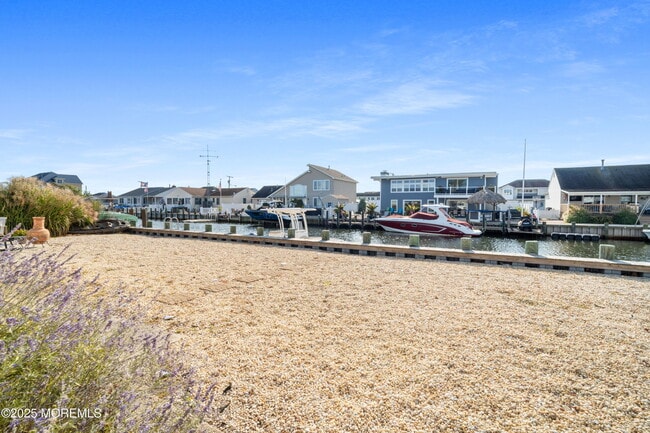Building Photo - 825 Leeward Dr