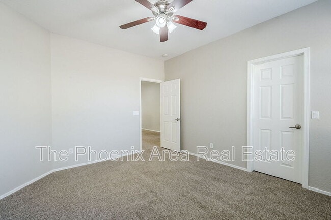 Building Photo - 45929 W Sky Ln