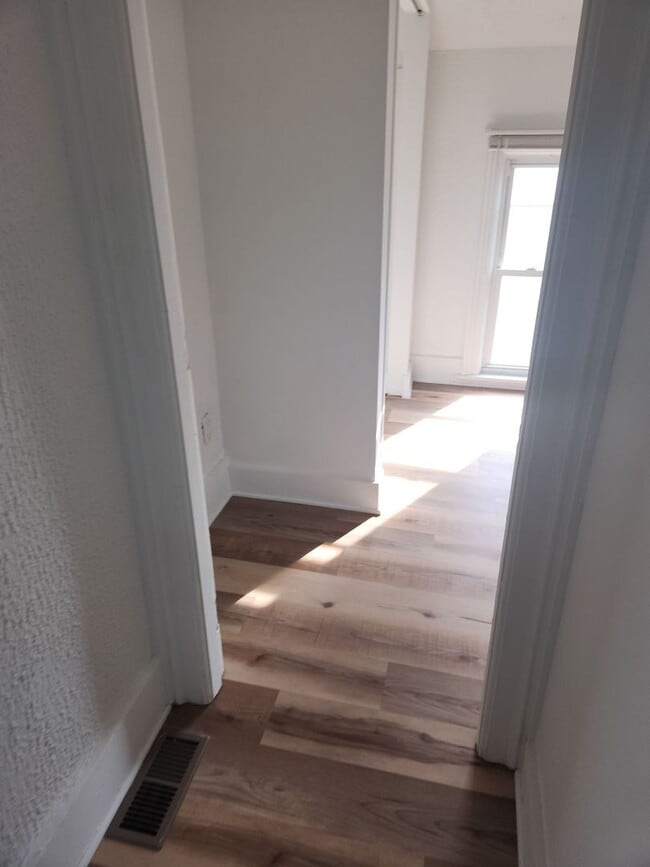 Building Photo - 264 N Jackson St