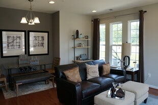 Building Photo - 151 Kyle Dr