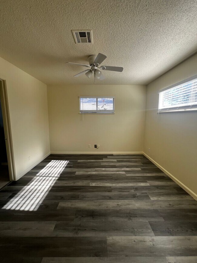 Building Photo - 5335 Castle St