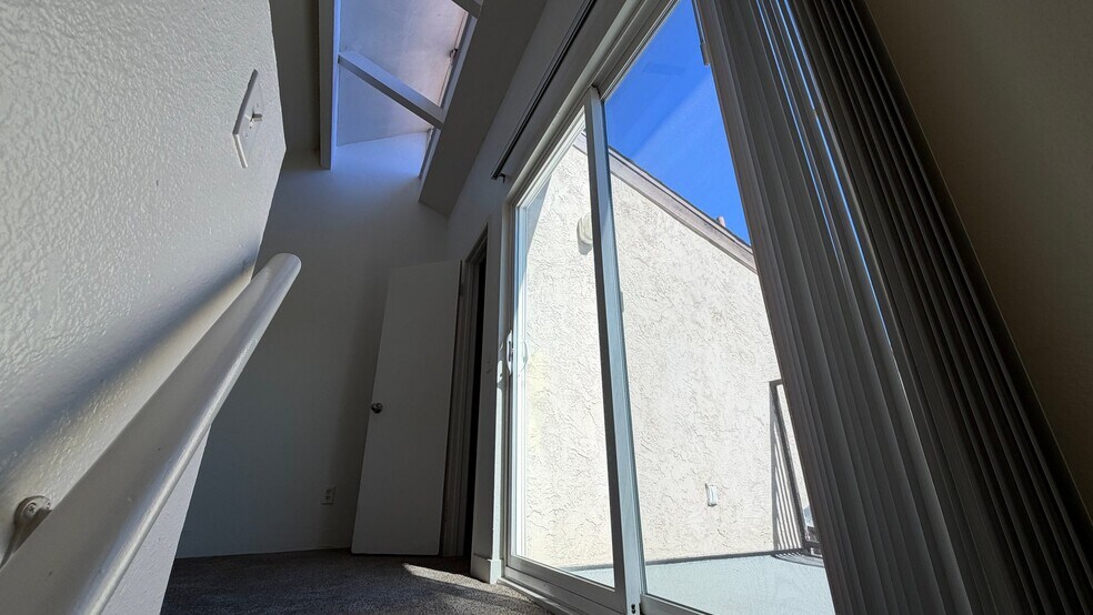 Building Photo - 5027 Guava Ave