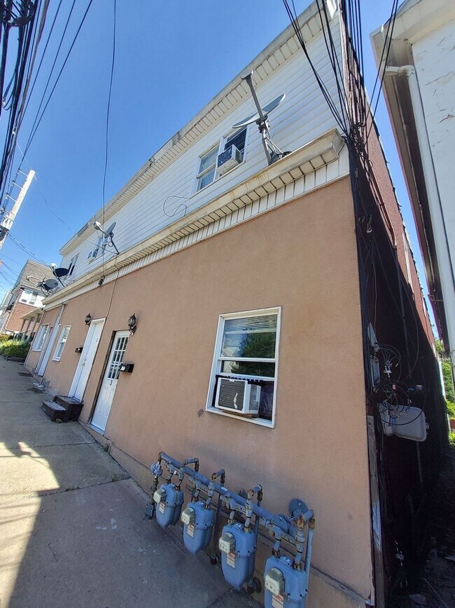 Building Photo - 50 E Chestnut St