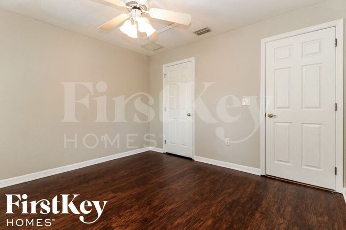 Building Photo - 324 Lillon Ave S