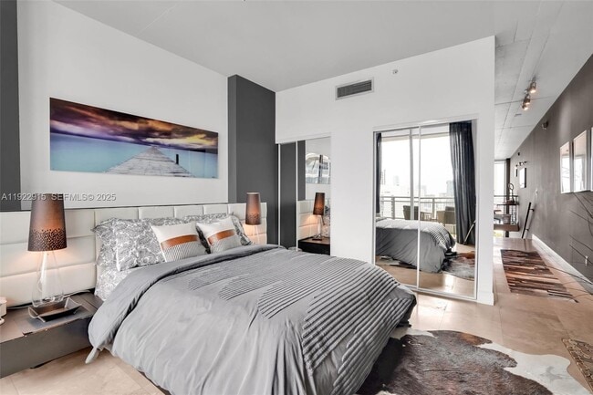 Building Photo - 690 SW 1st Ct