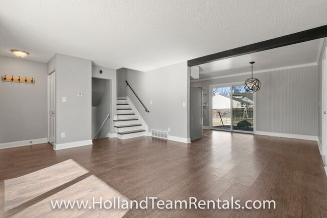 Building Photo - Updated Littleton House in GREAT LOCATION near Streets of SouthGlenn