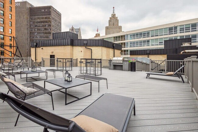 Building Photo - 111 State St