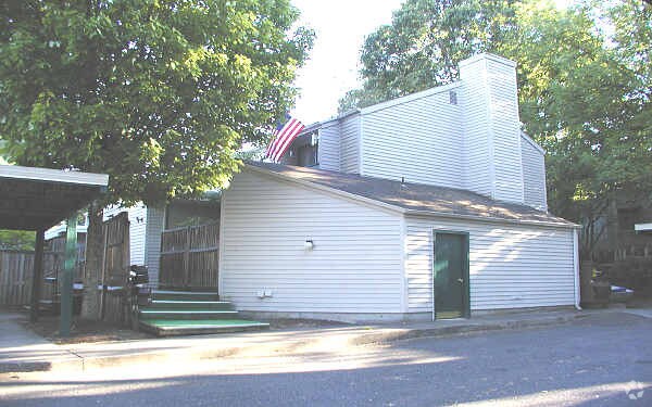 Building Photo - 6225 SW King Blvd