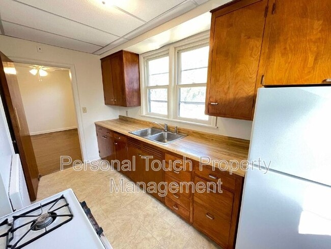 Building Photo - 517 12th Ave N