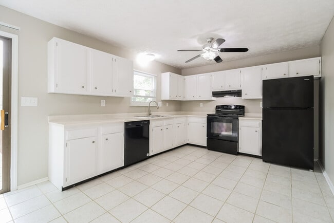 Building Photo - 3724 Cliffwood Ct