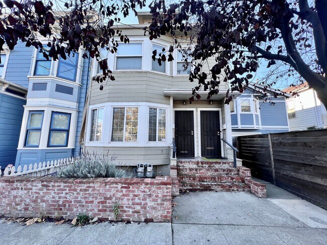 Building Photo - 3209 Hannah St