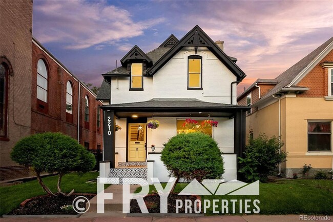 Building Photo - Stunning Victorian Home Near City Park