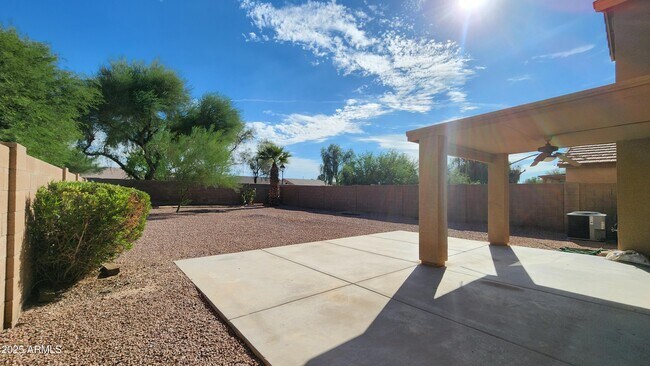 Building Photo - 42553 W Michaels Dr