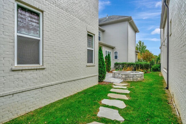 Building Photo - 102 Fitzgerald St