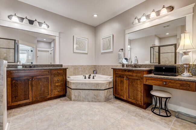 Building Photo - 2114 W Village Xing