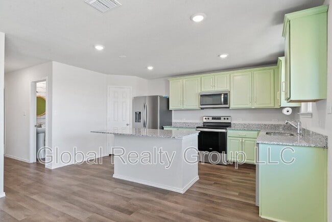 Building Photo - 535 Wild Olive Wy