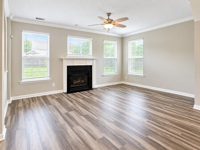 Building Photo - 217 Sweetwater Station Dr