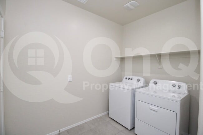Building Photo - 18577 W Bronco Trl