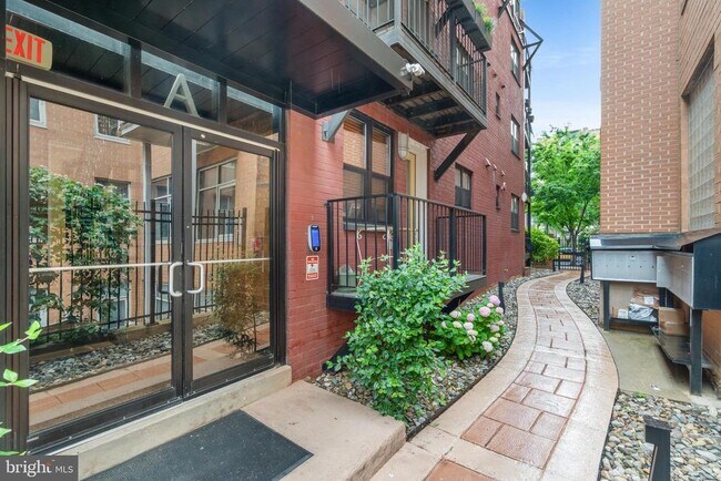 Building Photo - 1354 Euclid St NW