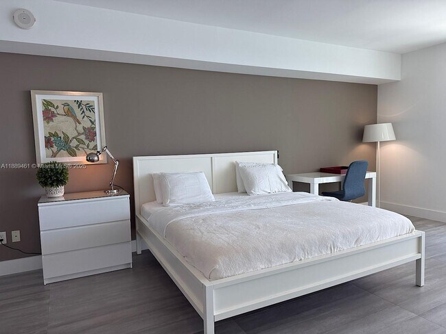 Building Photo - 400 Sunny Isles Blvd