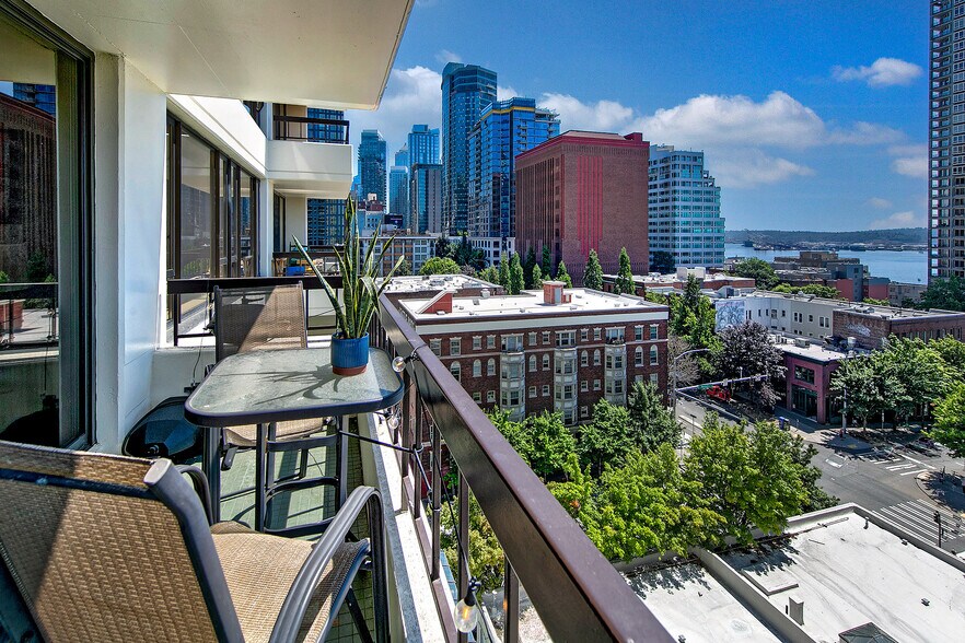 Possibly the largest view deck in Seattle (6' x 12') - 2201 3rd Ave