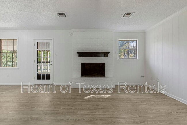 Building Photo - 465 Cranbrook Dr