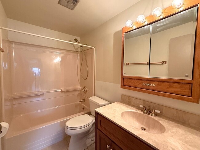 Building Photo - 933 Sagamore Dr